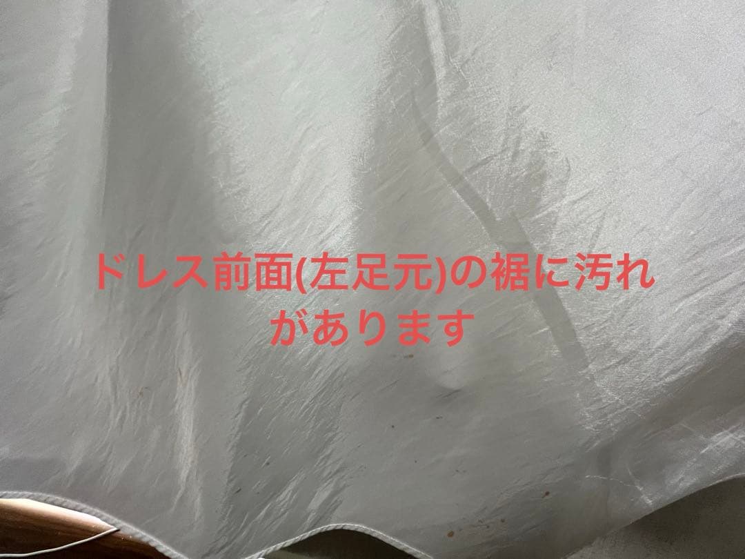 フリル付きオフショルダーウェディングドレス