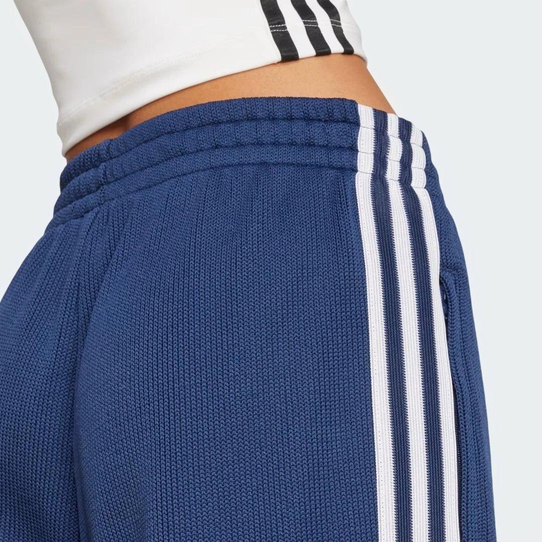 「あき」新品未使用品　Sサイズadidas 3ストライプ トラックパンツ