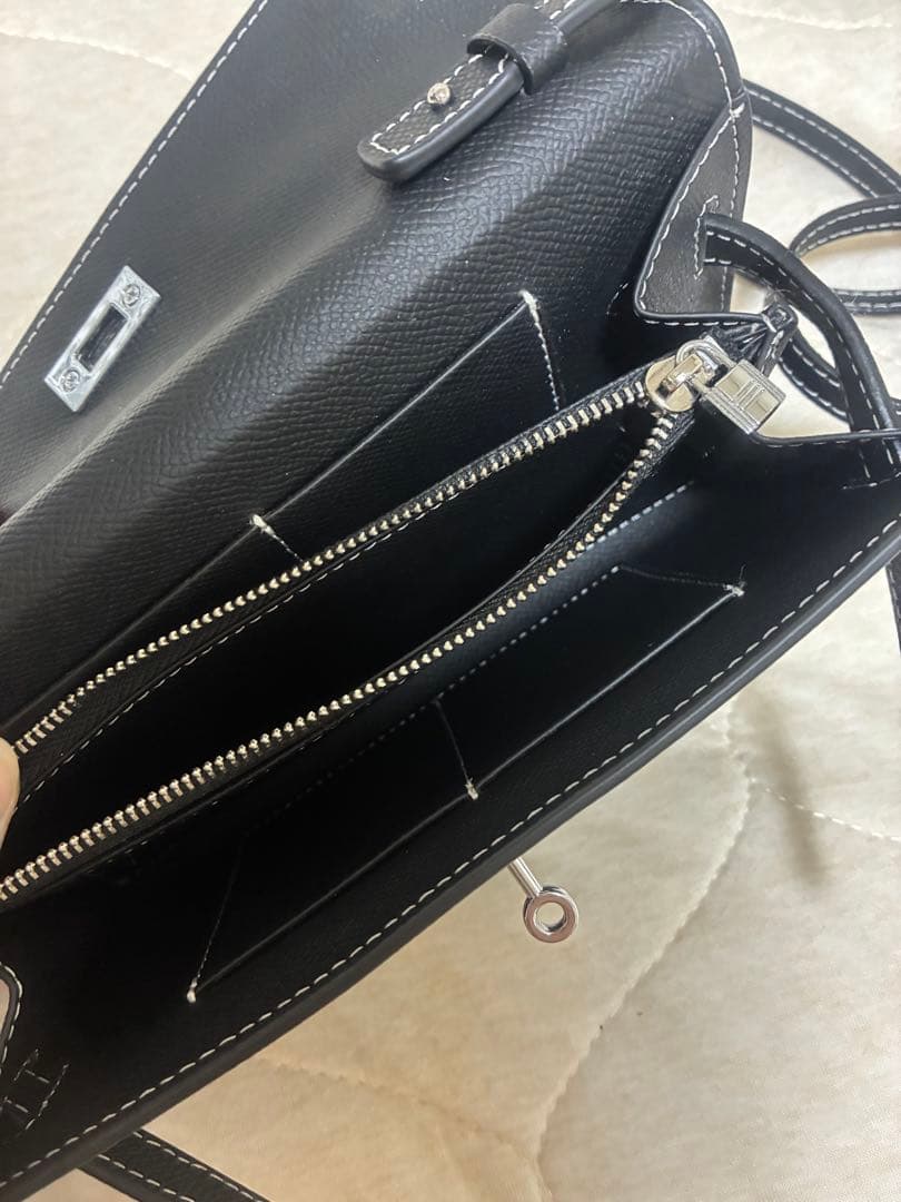 ショルダー付き長財布