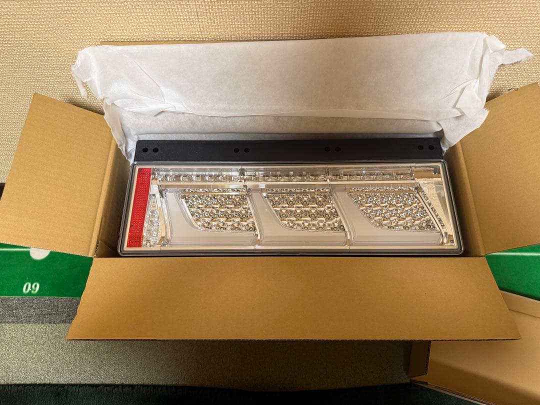 KOITO 3連テール　クリアシーケンシャル左右セット