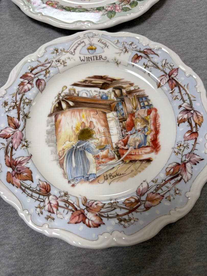 【美品】ロイヤルドルトン春夏秋冬 皿4枚セット（直径21cm）