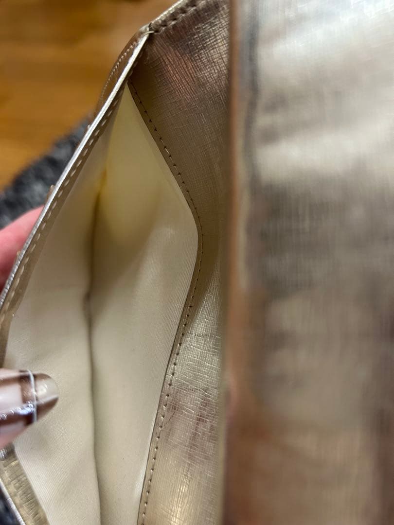 CHANEL ゴールド 二つ折り長財布 ガマ口　箱付き