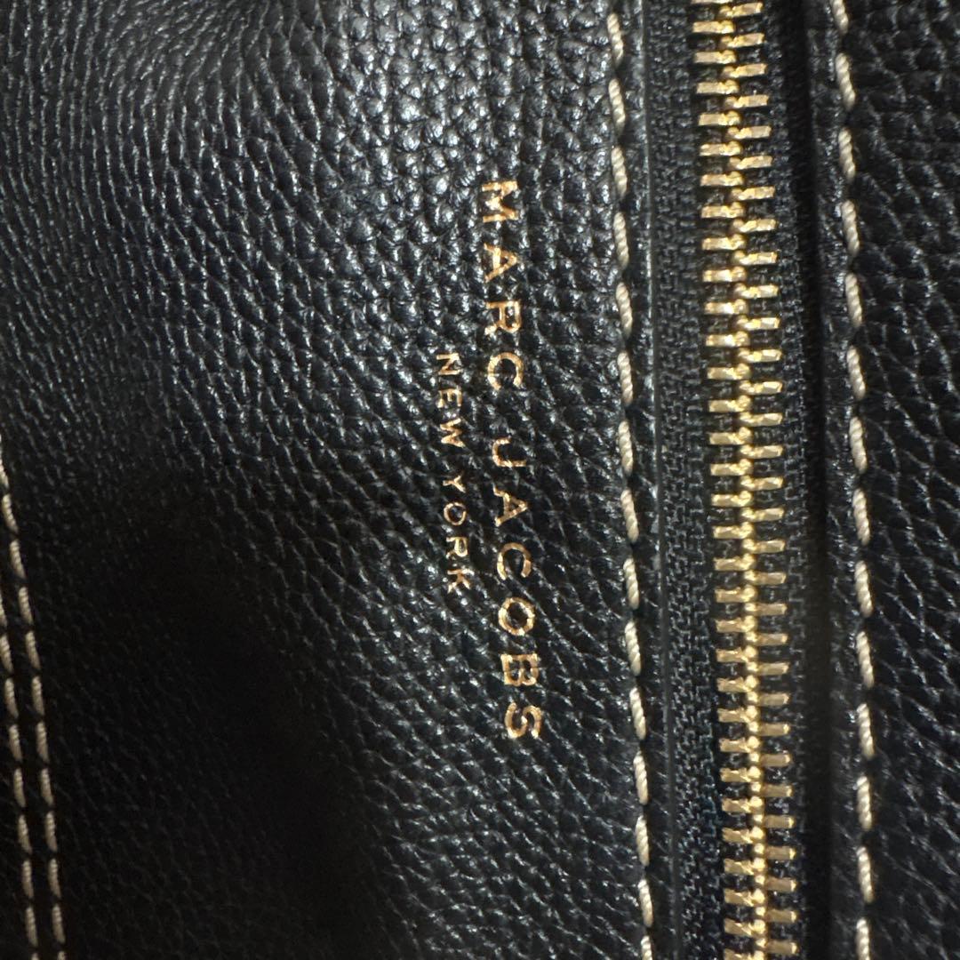MARC JACOBS ブラックレザーショルダーバッグ
