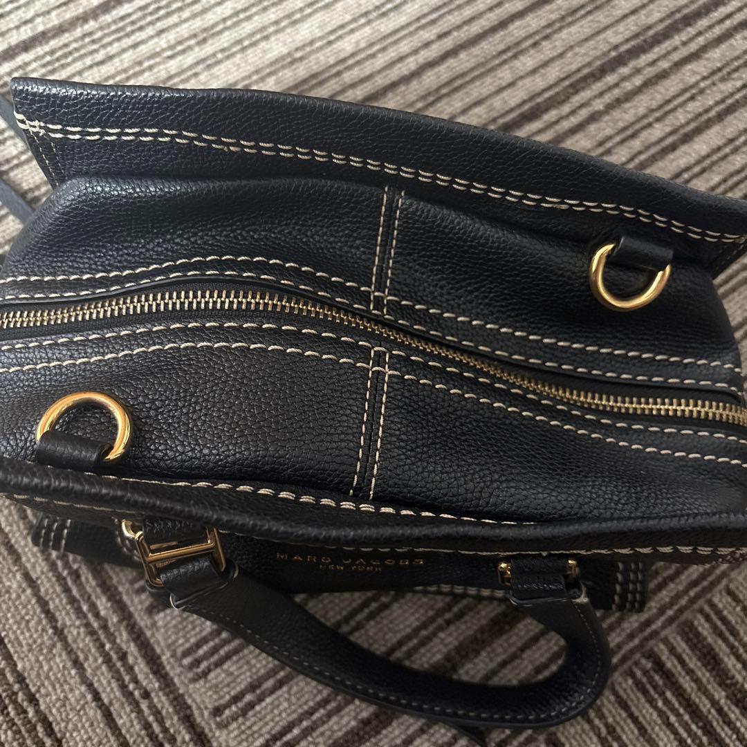 MARC JACOBS ブラックレザーショルダーバッグ