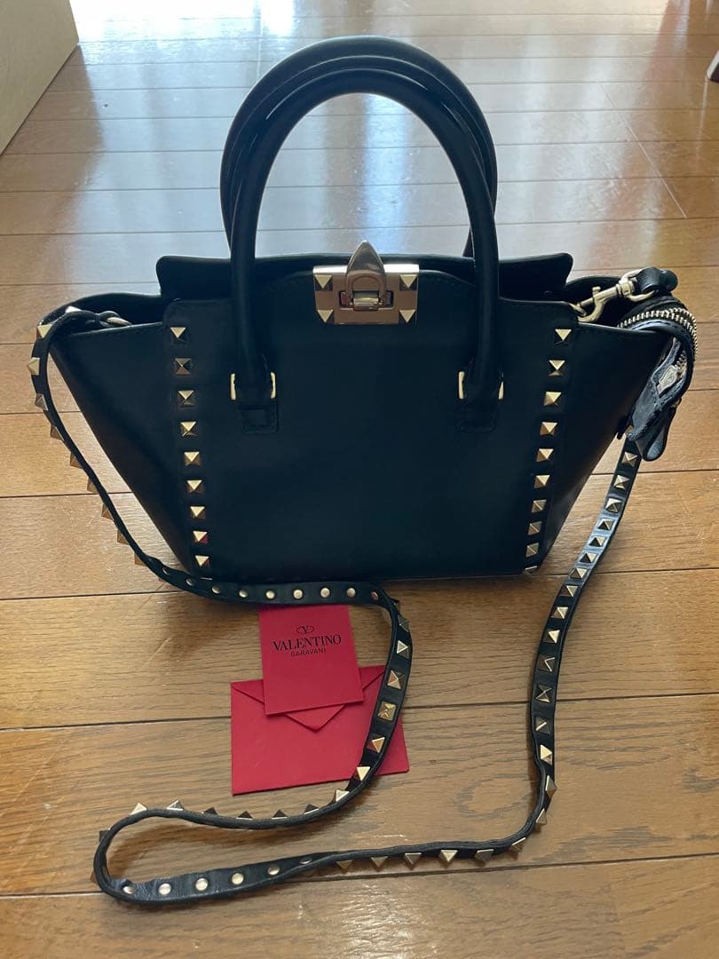 Valentino ブラック レザーバッグ スタッズ付き