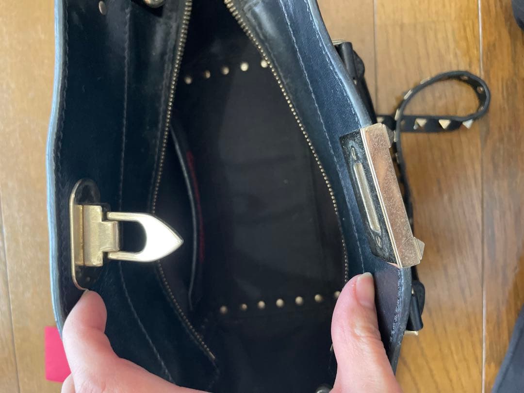 Valentino ブラック レザーバッグ スタッズ付き