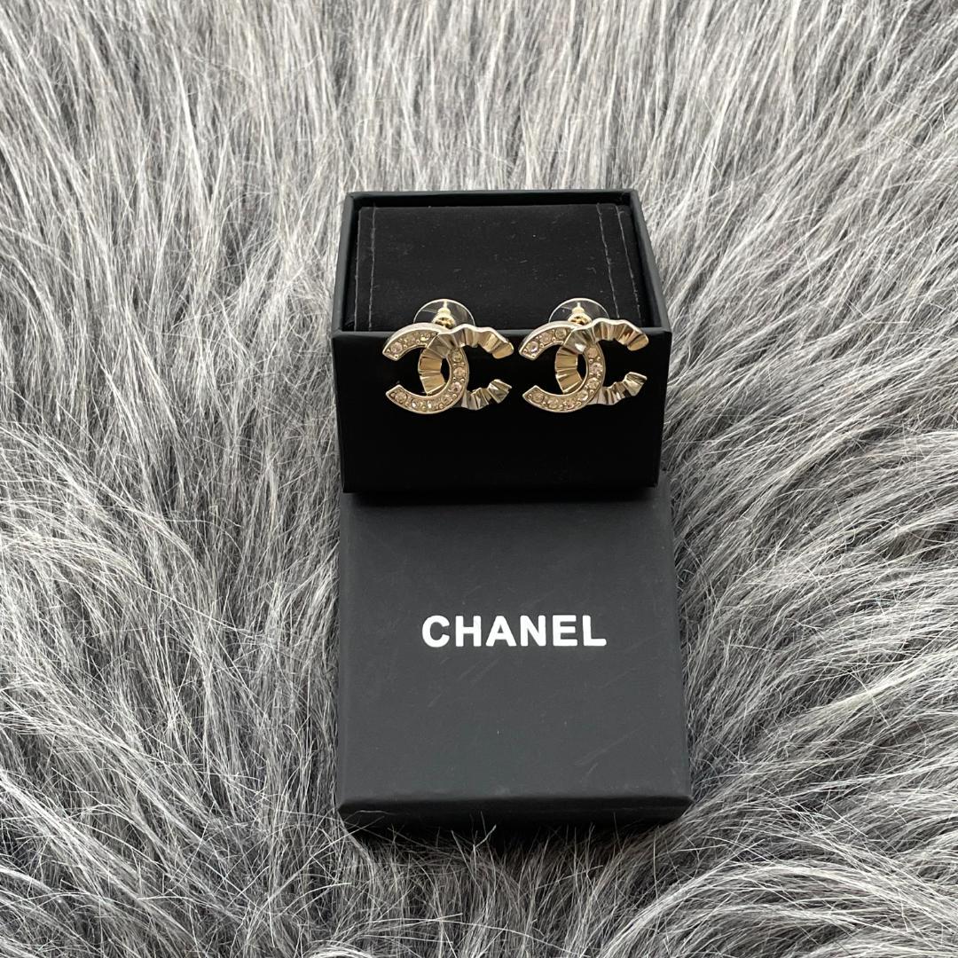 ゴールド CC ロゴ ピアス