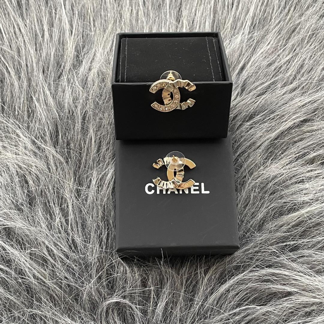 ゴールド CC ロゴ ピアス