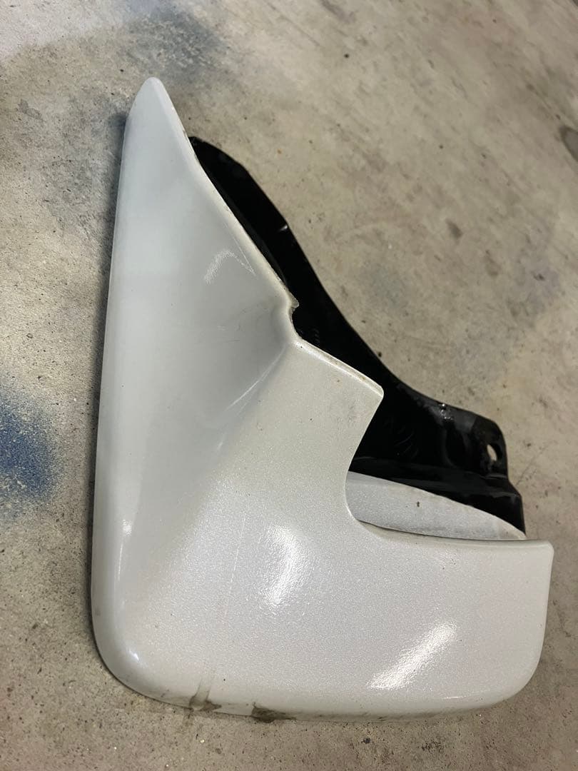 ハイエース 純正 マッドガード ホワイト