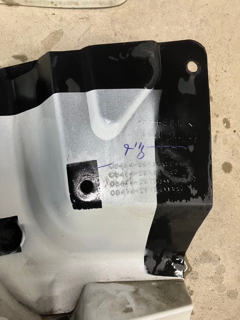 ハイエース 純正 マッドガード ホワイト