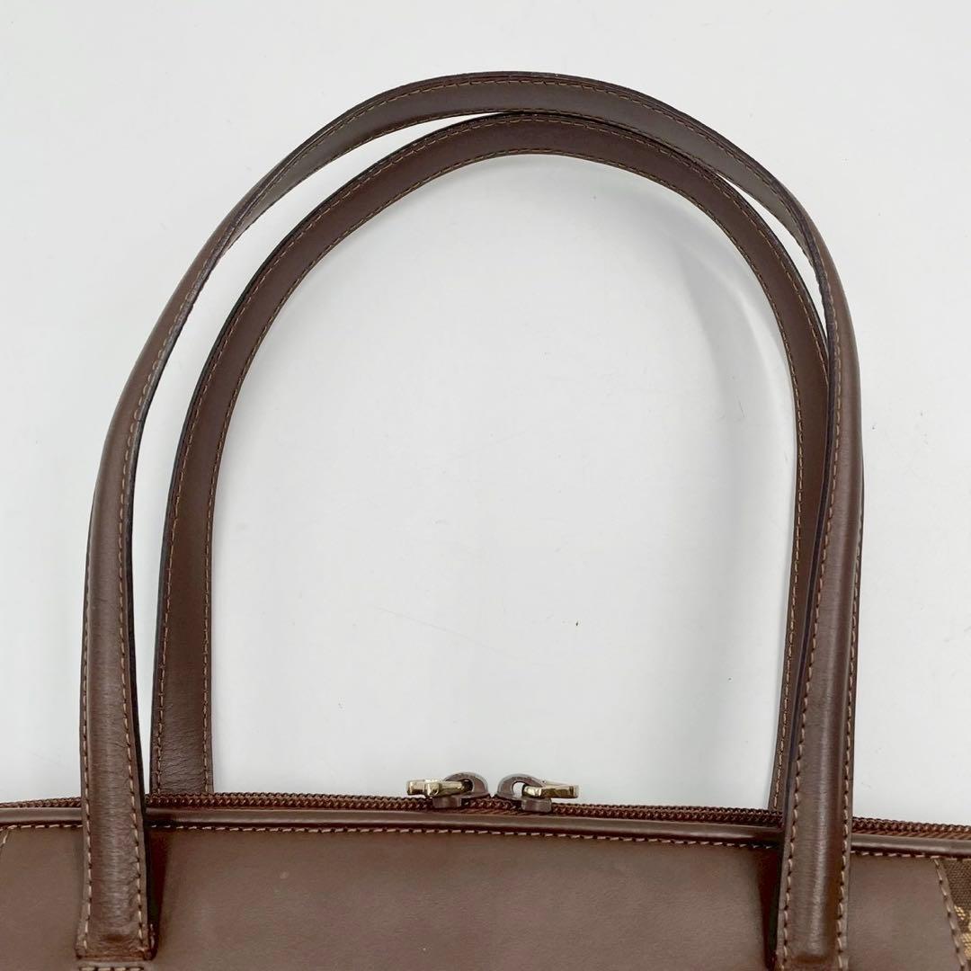 美品　グッチ　GGキャンバス　トートバッグ　A4対応　定番　総柄　ブラウン