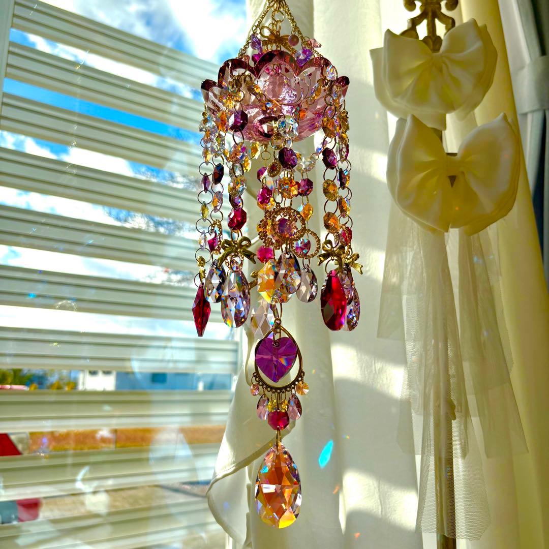 アンティークピンクSWAROVSKI受け皿シャンデリア風サンキャッチャー
