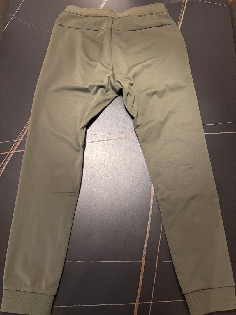 F.C.Real Bristol オリーブグリーンセットアップ　上下