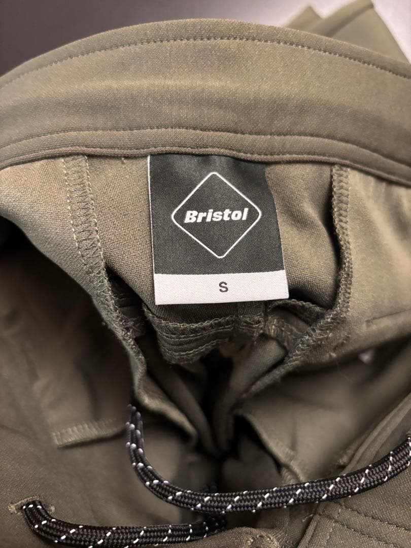 F.C.Real Bristol オリーブグリーンセットアップ　上下