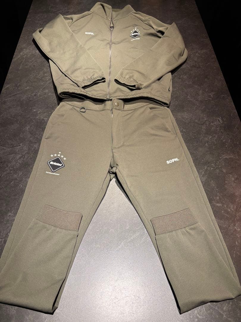 F.C.Real Bristol オリーブグリーンセットアップ　上下