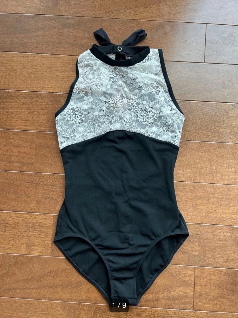 レオタード 黒と白のレース ハイネック