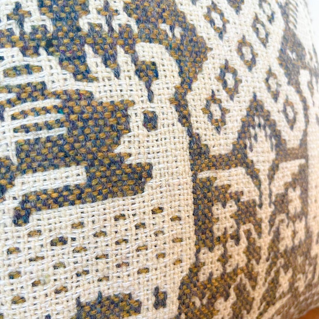 ヤノフ村の絵織物 クッションカバー 森の動物たち