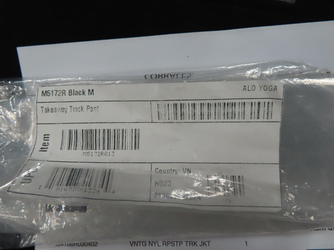 Alo yoga正規アローヨガTakeaway トラックパンツ正規品美品2回のみ