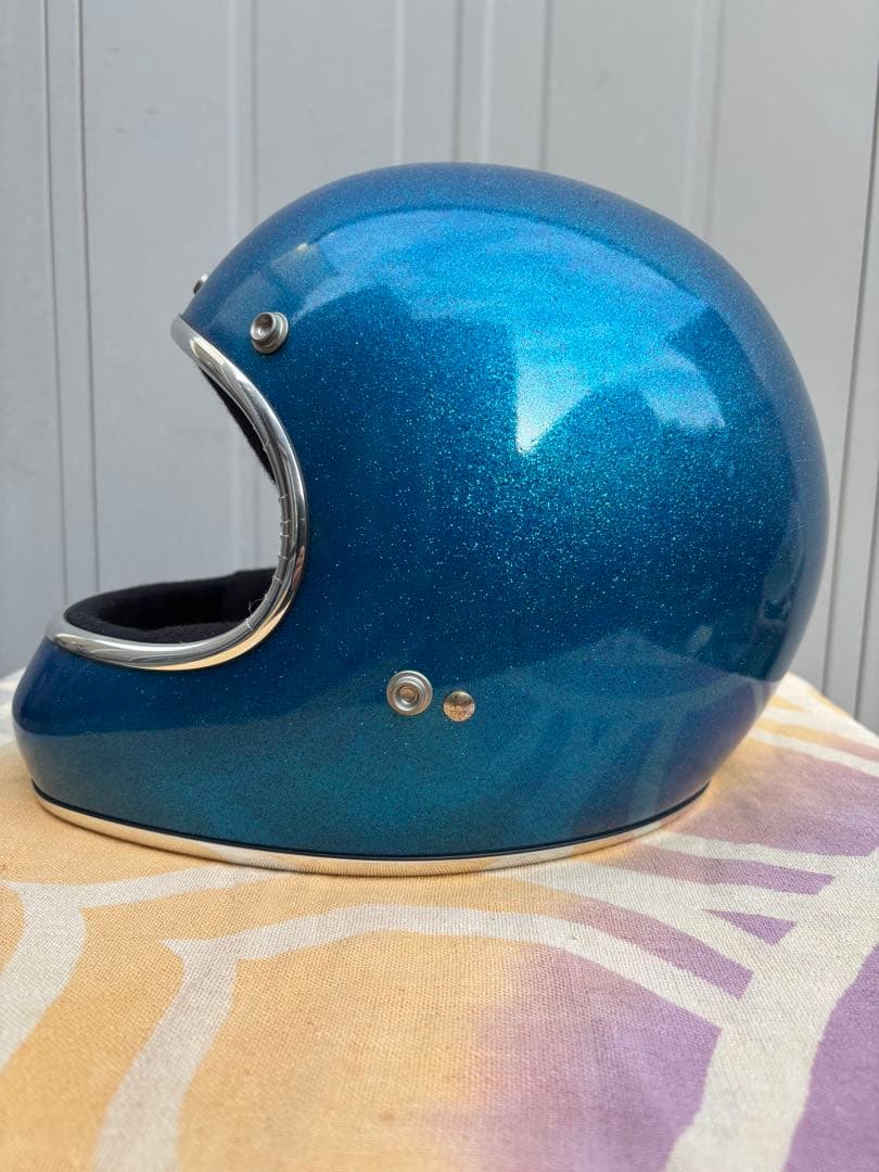 ダムトラックス　ヘルメット　青ラメ