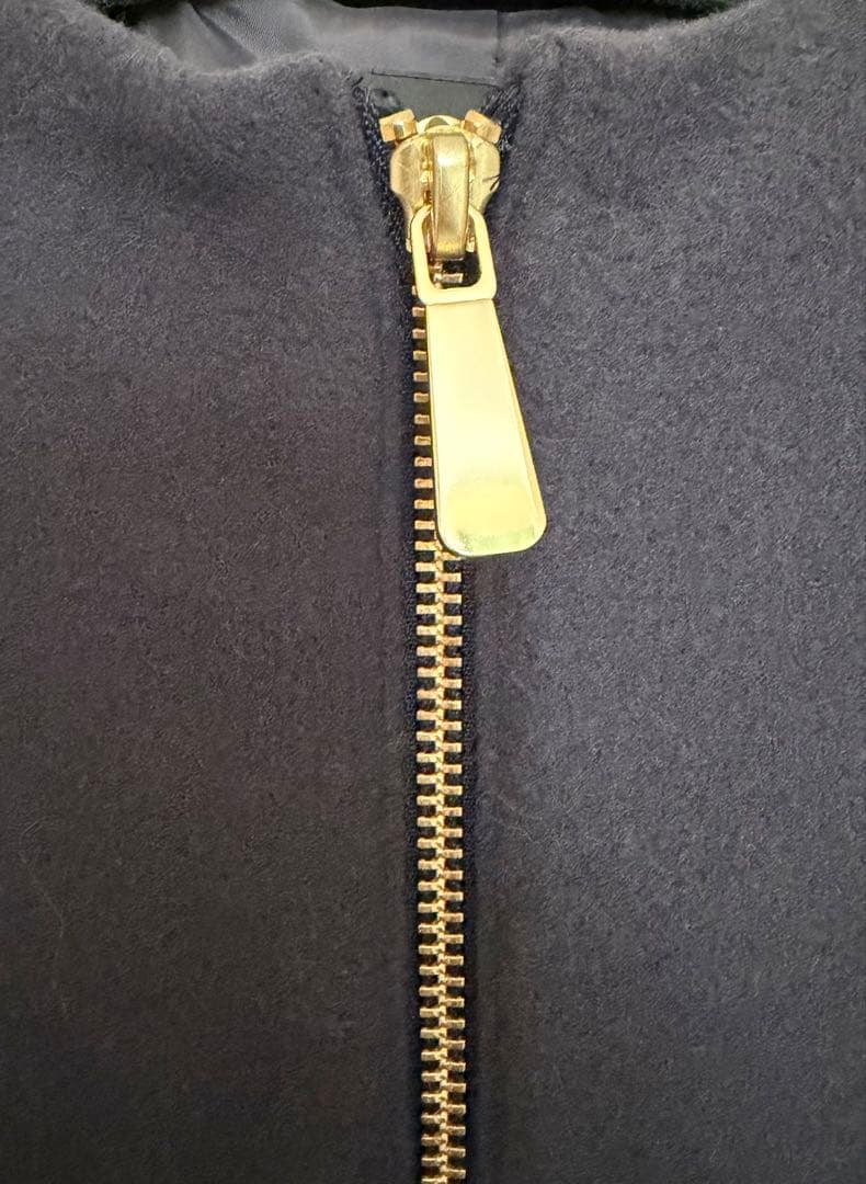 NOBLE レイズドネックジップ コート 2025