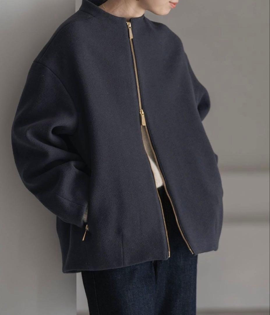 NOBLE レイズドネックジップ コート 2025