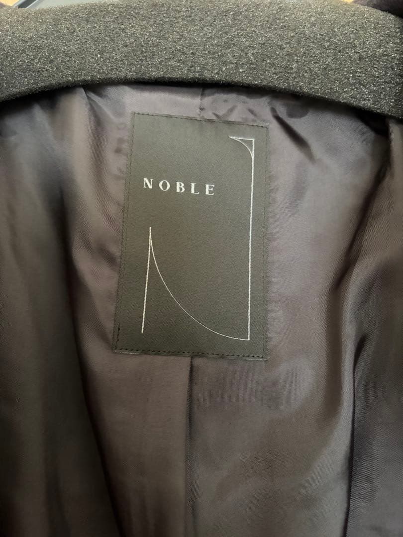 NOBLE レイズドネックジップ コート 2025