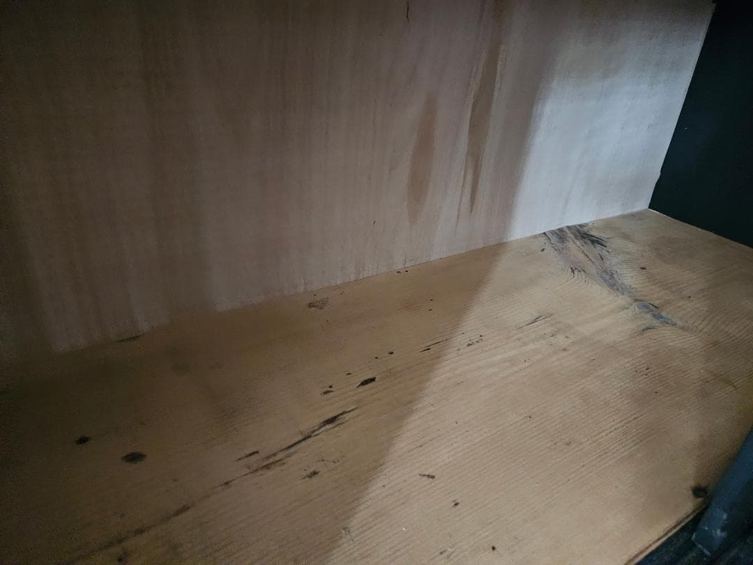 黒い木製キャビネット ガラス扉付き　アンティーク　収納棚　食器棚