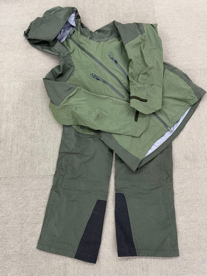 新品未使用　phenix スキーウエア　上Mサイズ　下Lサイズ