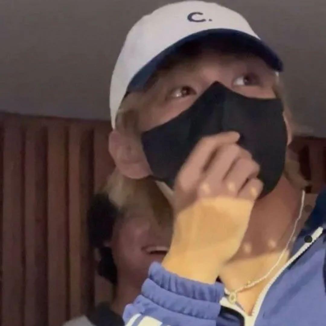 BTS テテ テヒョン V 着用 clove.