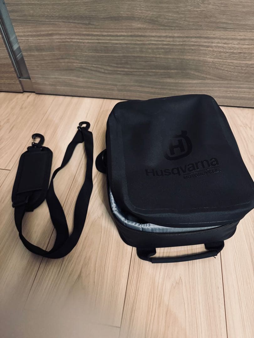【定価3万4千】Husqvarna純正 バイクタンクバッグ ハスクバーナ