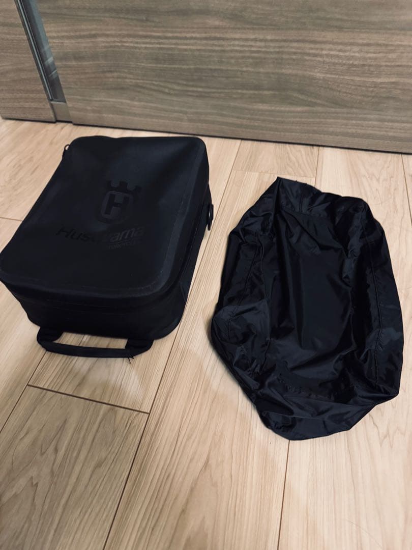 【定価3万4千】Husqvarna純正 バイクタンクバッグ ハスクバーナ