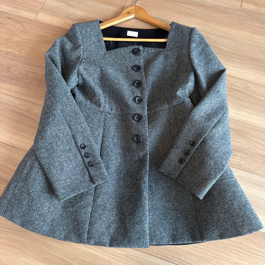 シーニュ　cygneグレー ノーカラージャケット フレアシルエット