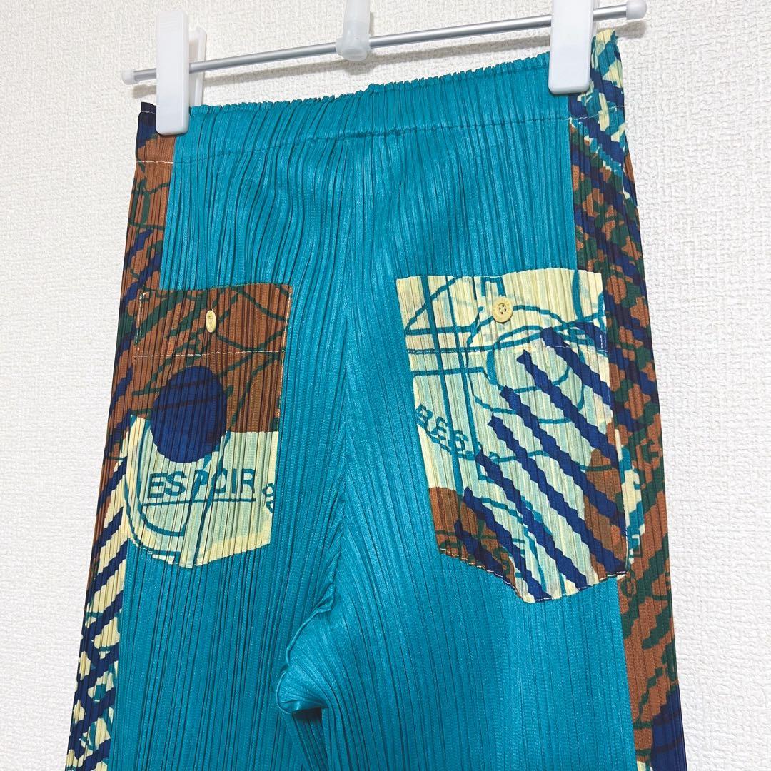 プリーツプリーズ サイドライン　パンツ　柄付き　裾フレア　ポケット　幾何学