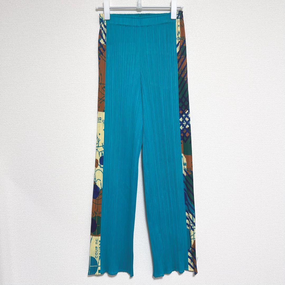 プリーツプリーズ サイドライン　パンツ　柄付き　裾フレア　ポケット　幾何学