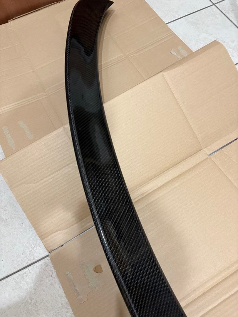 送料込　美品　カイエン958 リアゲートスポイラーカーボン