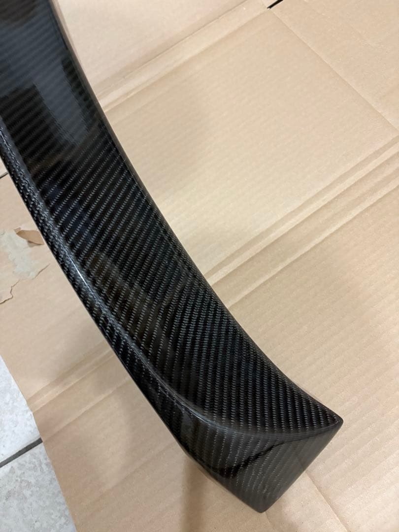 送料込　美品　カイエン958 リアゲートスポイラーカーボン