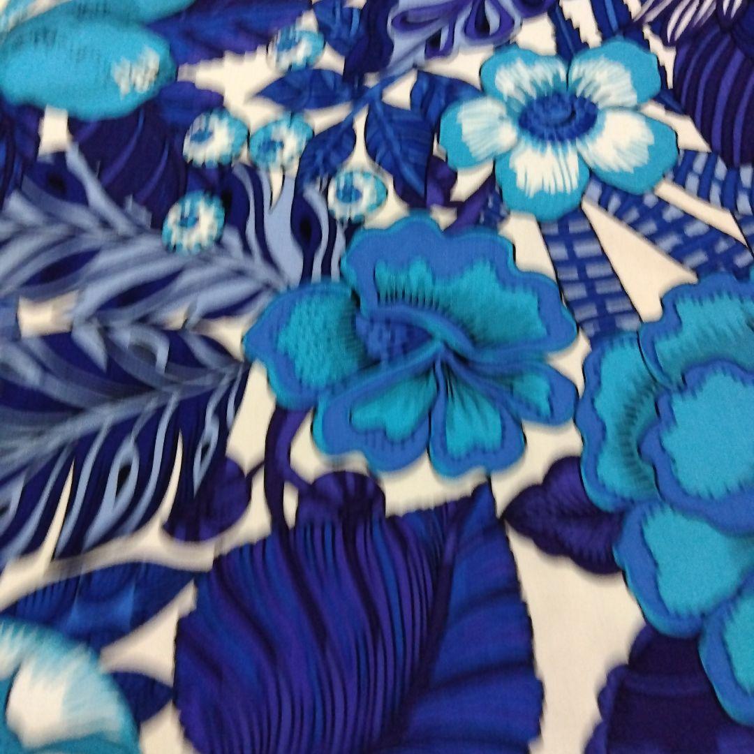 トクコの鮮やか花柄チュニック