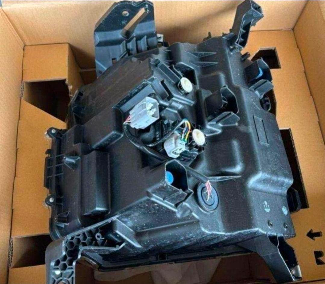 三菱 デリカD:5　後期 / CV1W ＬＥＤ ヘッドライト　右左