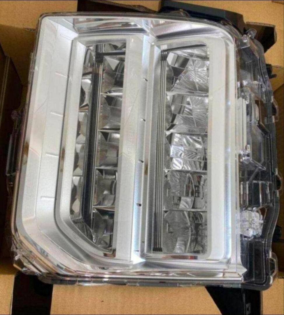 三菱 デリカD:5　後期 / CV1W ＬＥＤ ヘッドライト　右左