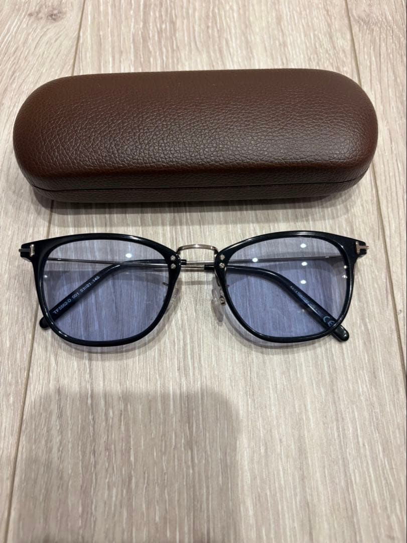 トムフォード　Tom Ford サングラス　5562 ブルーレンズ