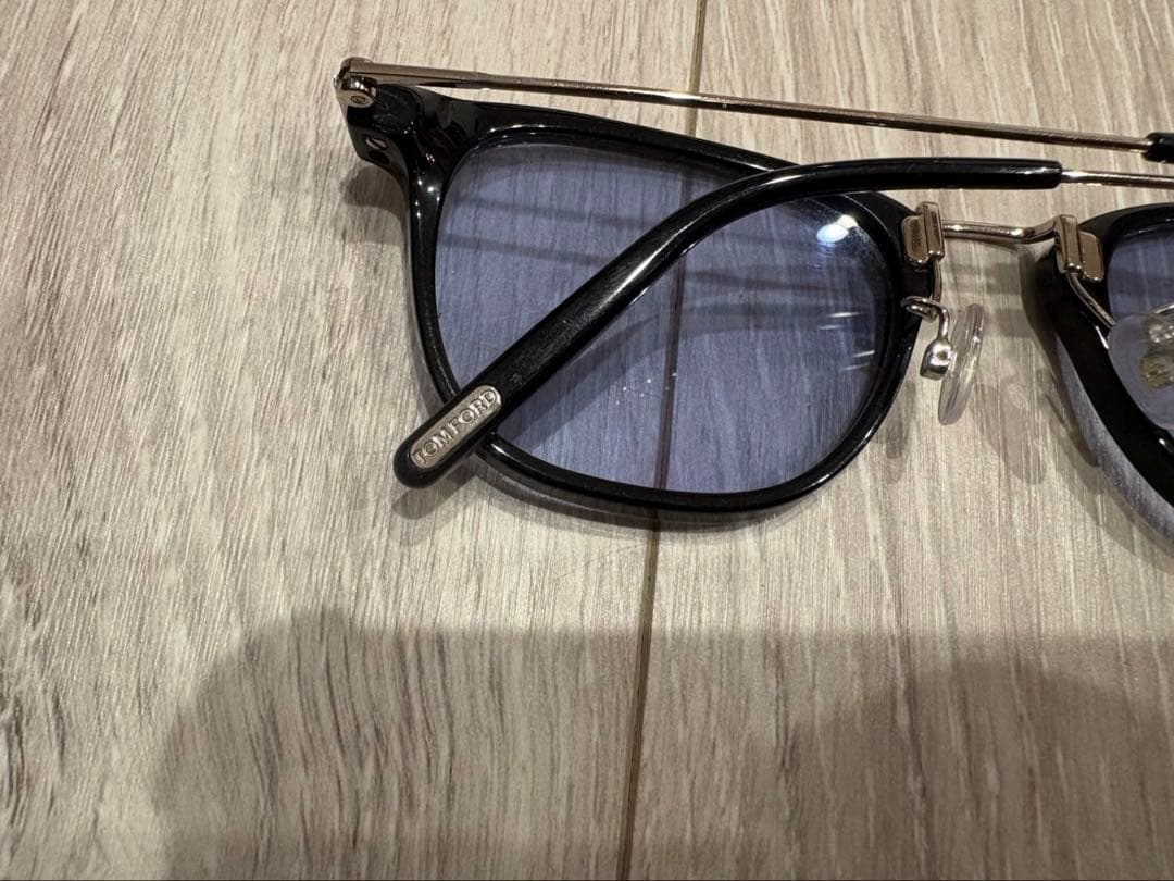 トムフォード　Tom Ford サングラス　5562 ブルーレンズ