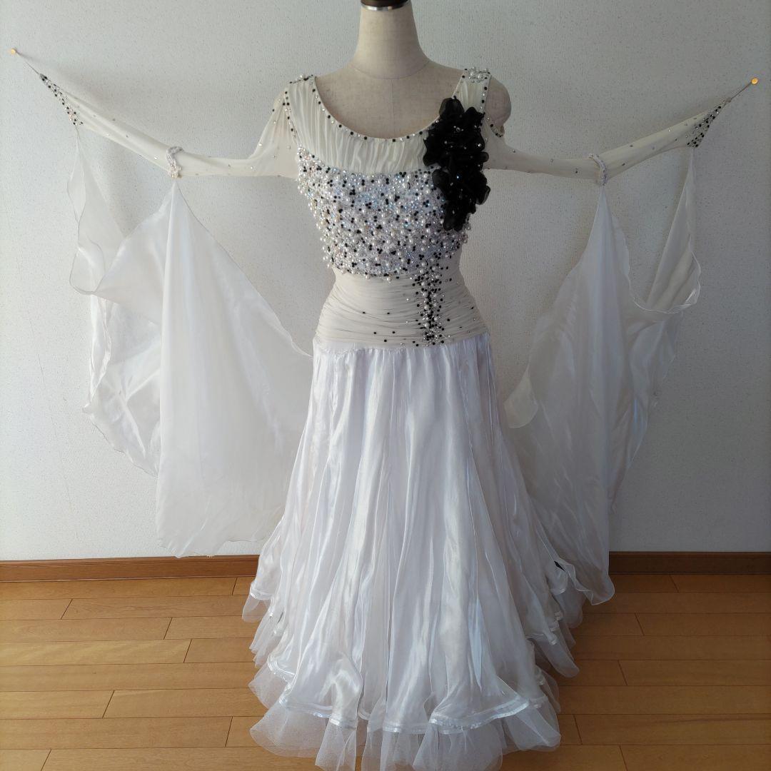 ホワイトフレアダンスドレス