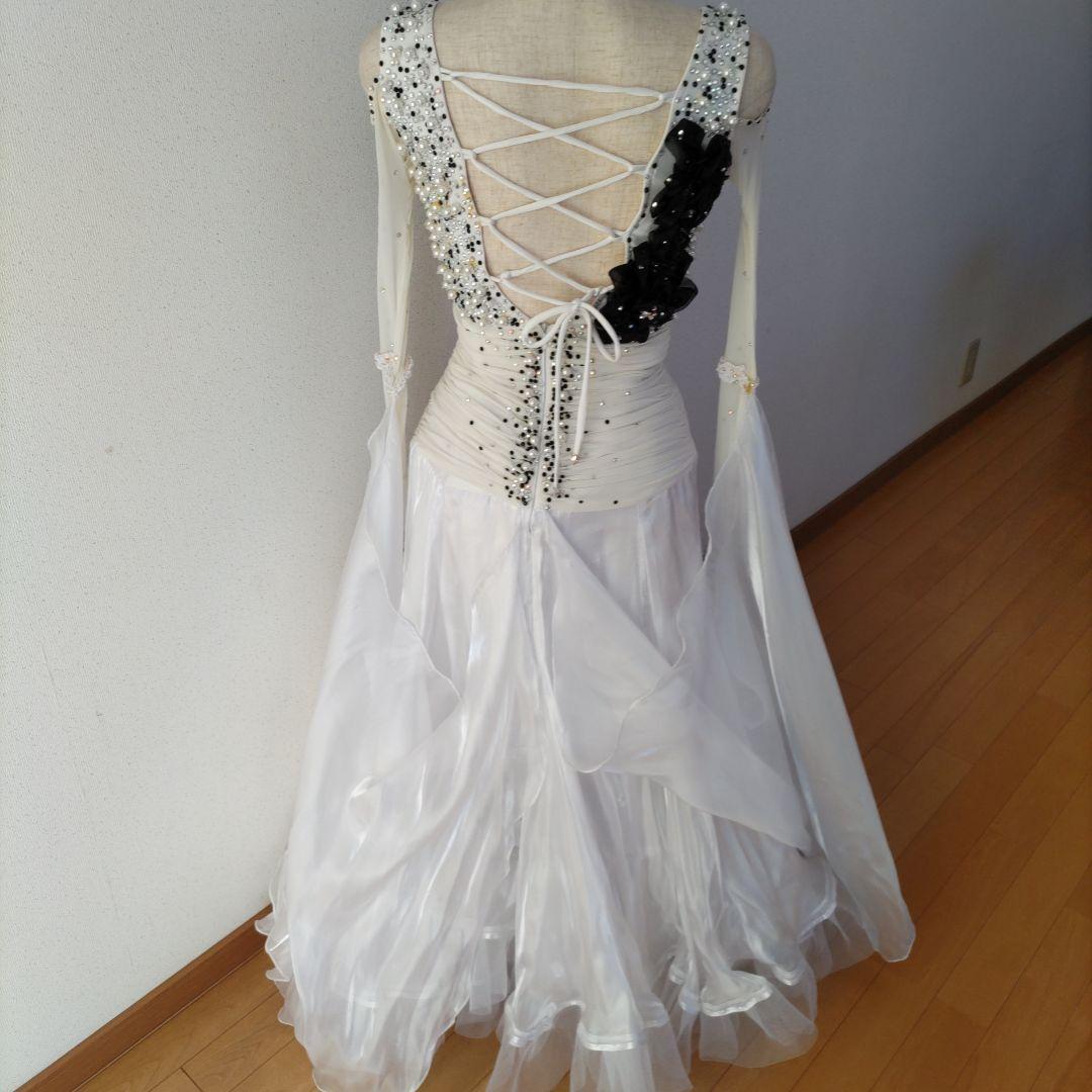 ホワイトフレアダンスドレス