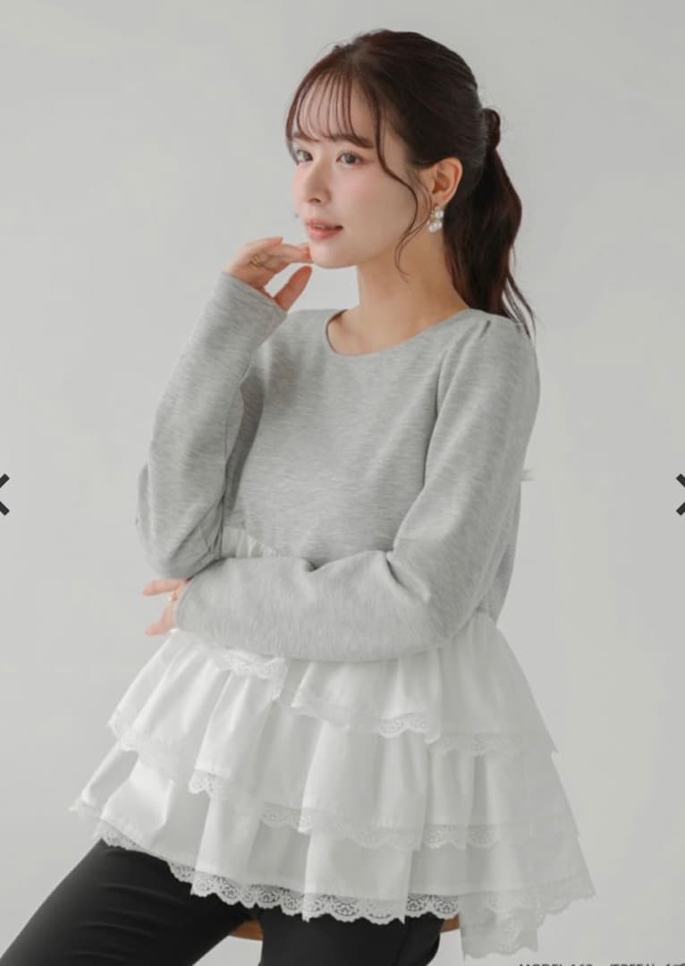 フィットモア　saayaコラボ！ボリュームフリルアシメトップス