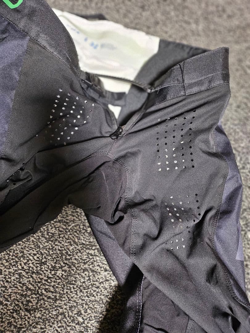 Fox Monster Energy上下セット。size M