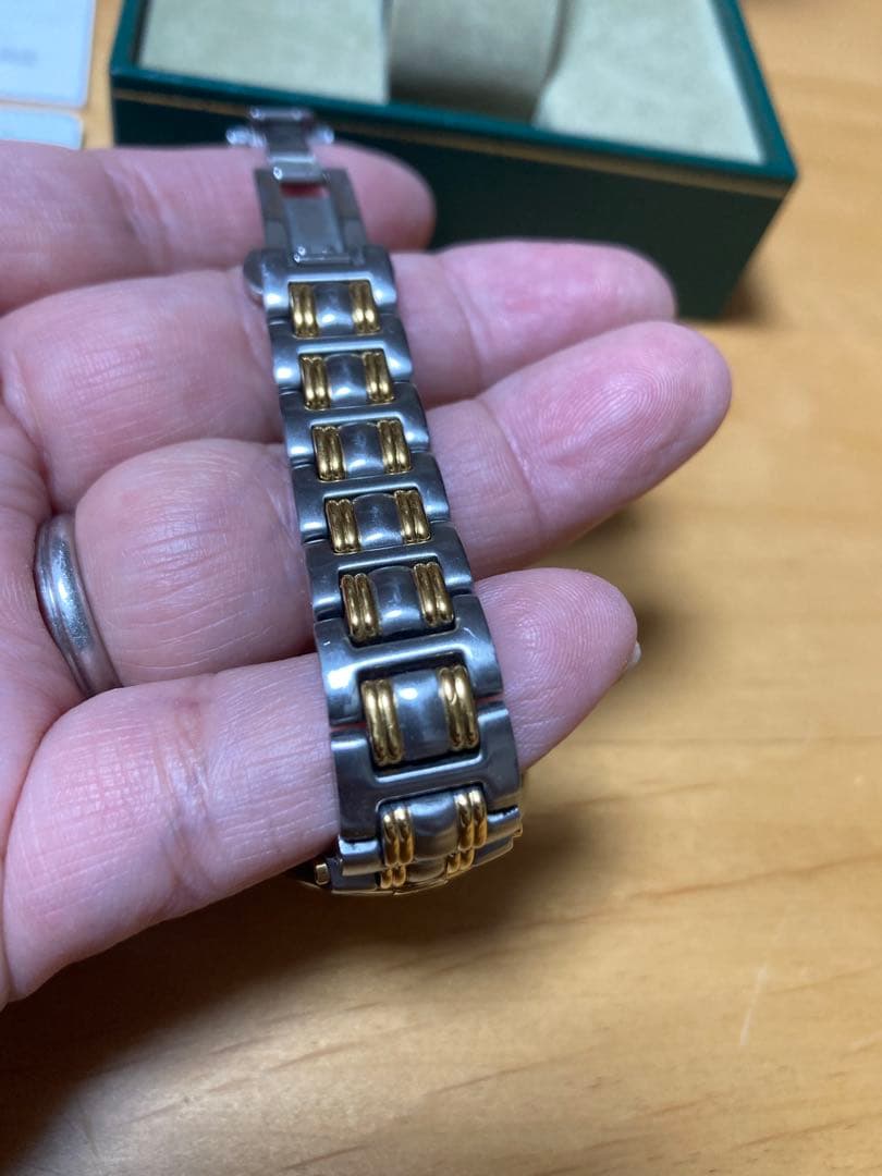 M*H様 GUCCI 腕時計 クォーツ シルバー/ゴールド