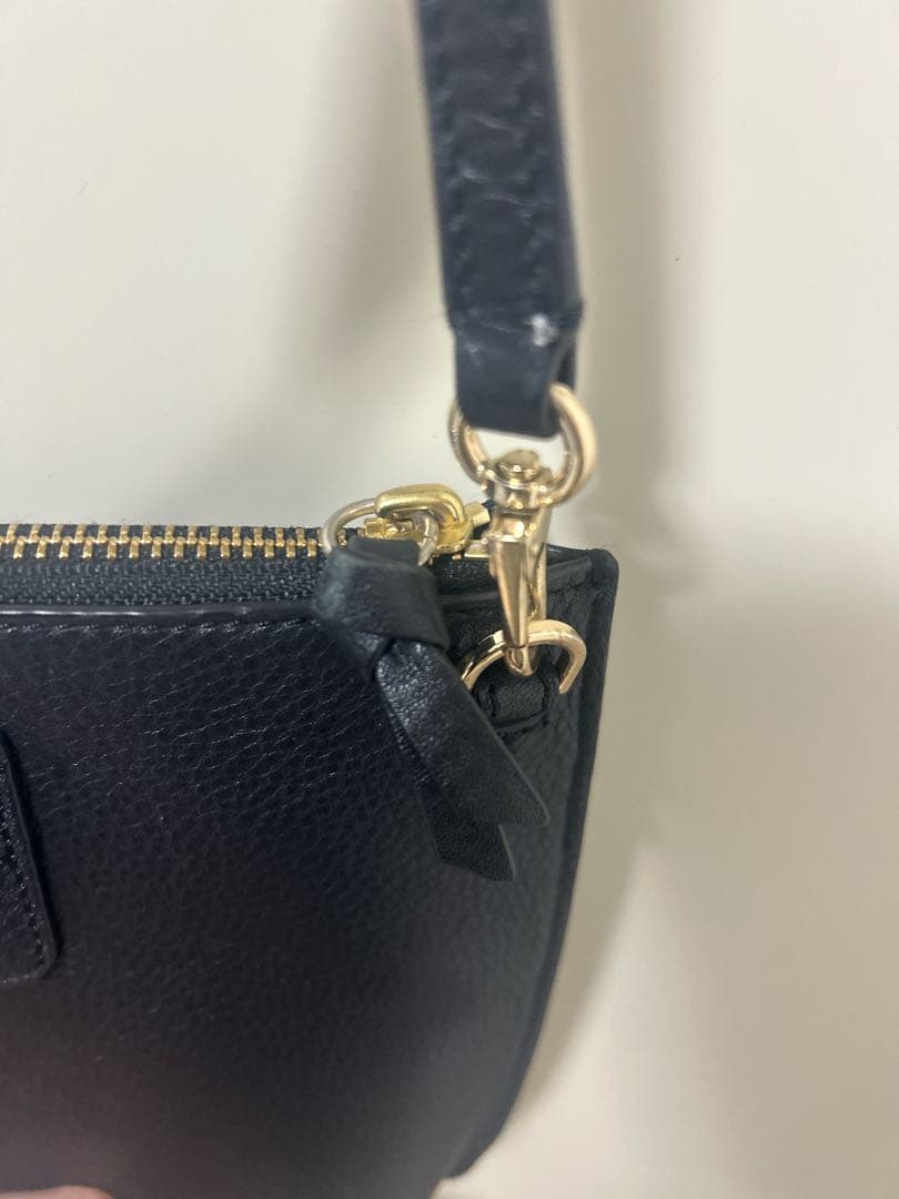 トリーバーチ！ブラックショルダーバッグ タッセル付き