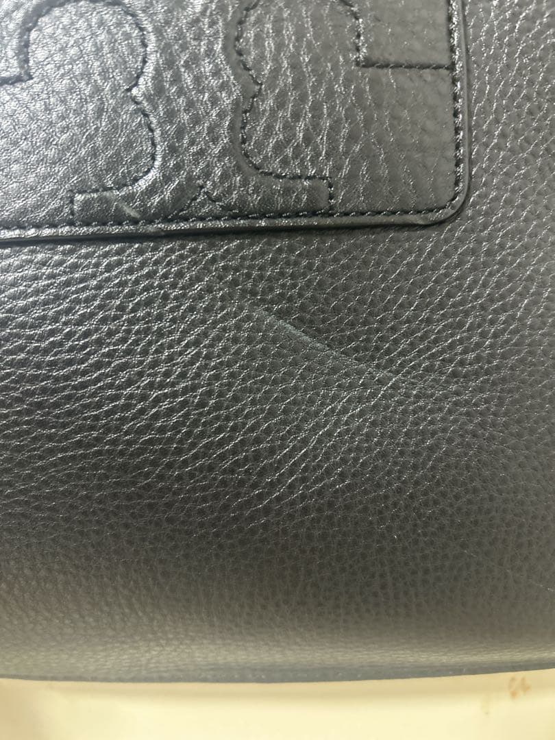 トリーバーチ！ブラックショルダーバッグ タッセル付き