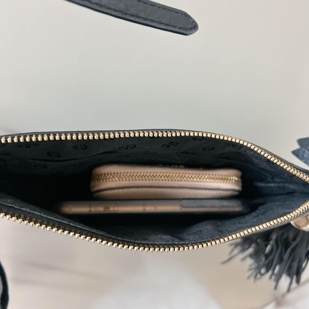 トリーバーチ！ブラックショルダーバッグ タッセル付き