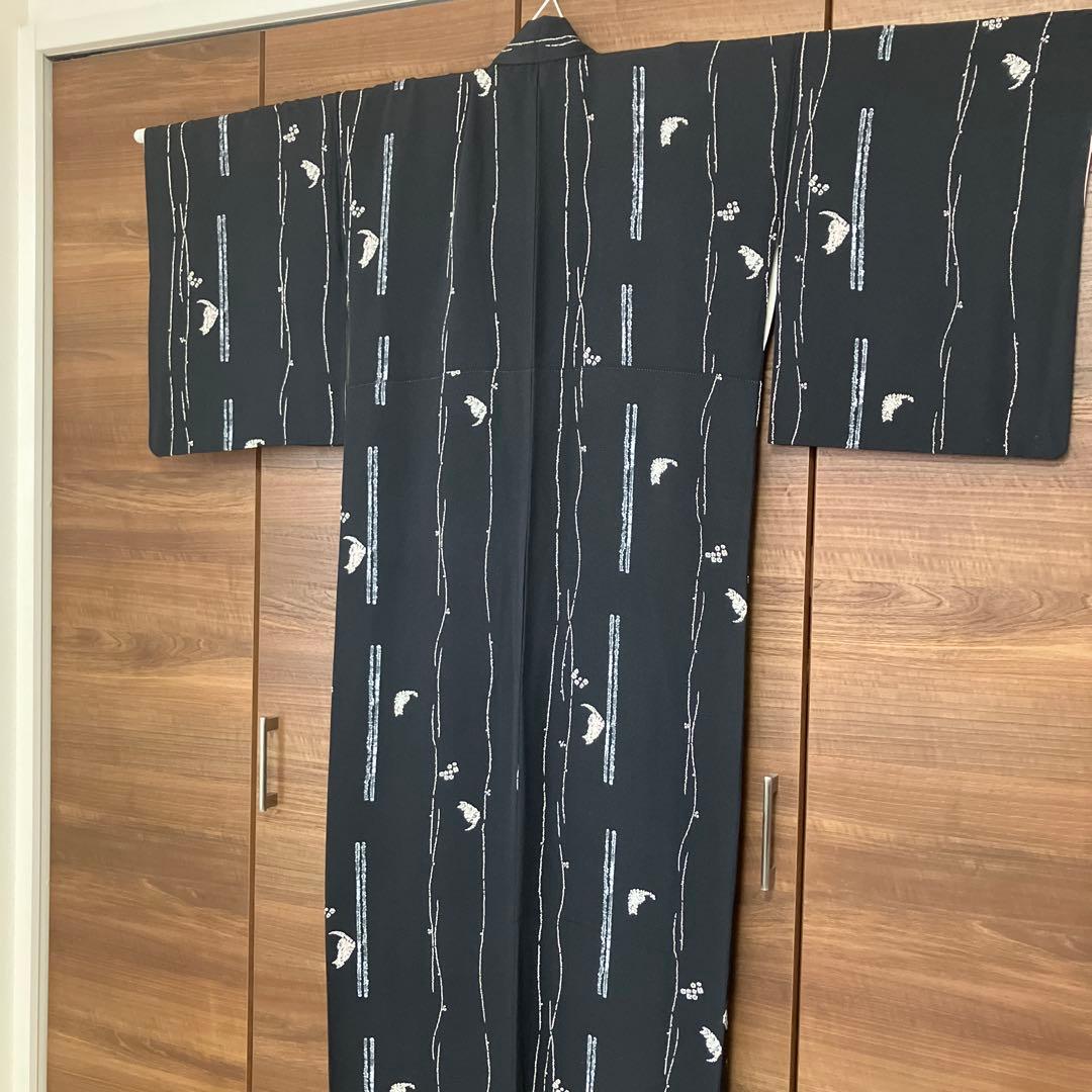 小紋　絞り染め抜きのネコ　黒地